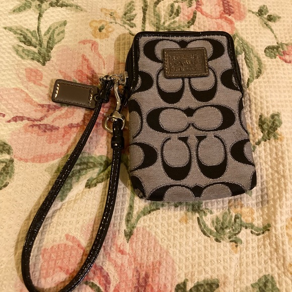 Poppy Coach Wristlet - Picture 3 of 6